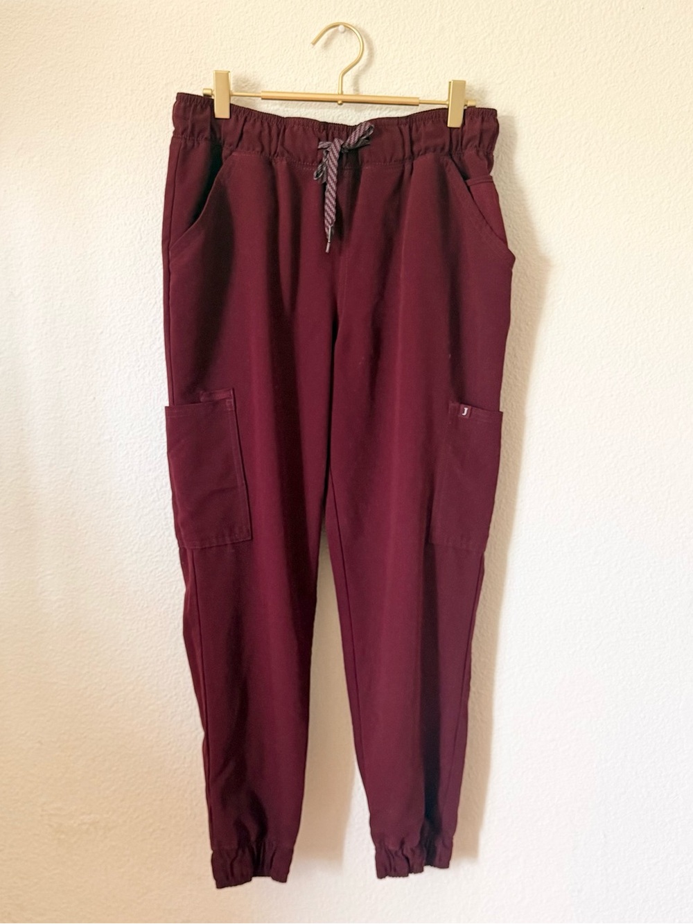 Jaanuu Burgundy Jogger Scrubs Pants Size Medium Petite